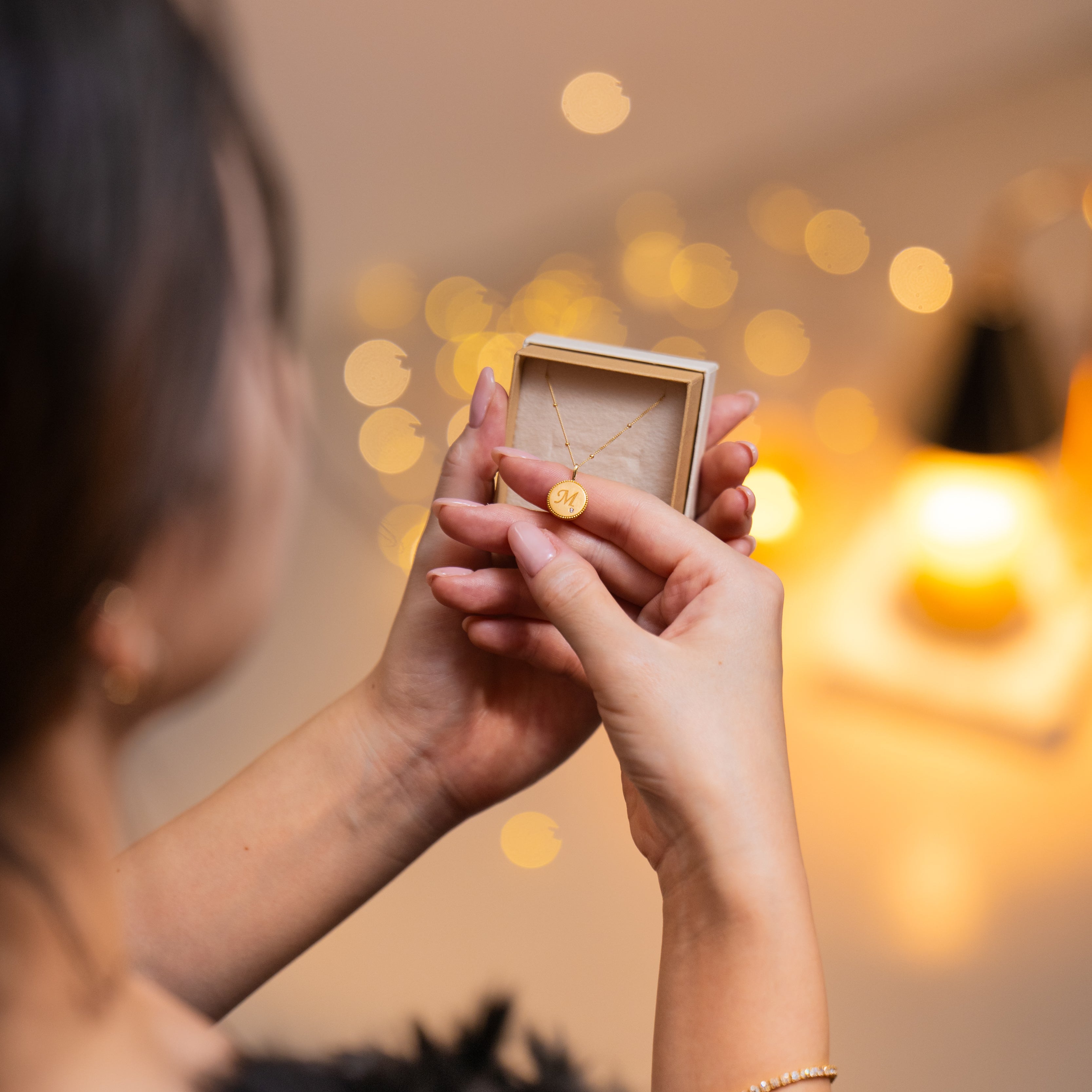 クリスマス限定販売。<br>新作K18イニシャル<br>コインペンダント