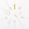 ラボグロウンダイヤモンド専門店『september5』の数字の形のナンバーネックレス（数字ネックレス）０・２・４・６・８のプラチナ。１・３・５・７・９のゴールドネックレス
