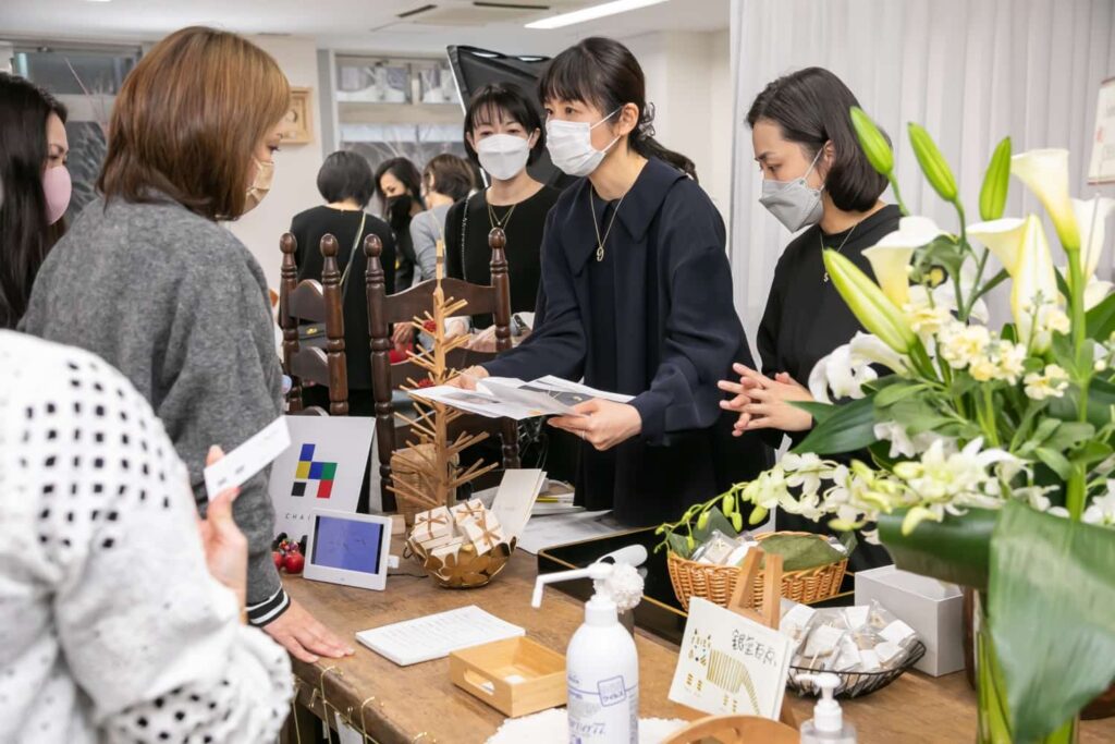 ラボグロウンダイヤモンド専門店『september5』の2022年1月11日東京CHAIRS銀座にて行われたポップアップショップの様子。